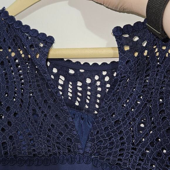Lilly Pulitzer Amenna Navy Blue Bell Sleeve Crochet Lace Neck Top. Size 0. - Picture 5 of 8
